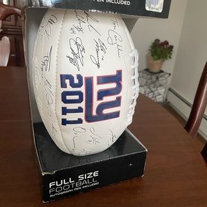 NFL NY Giants autographed 2011 football